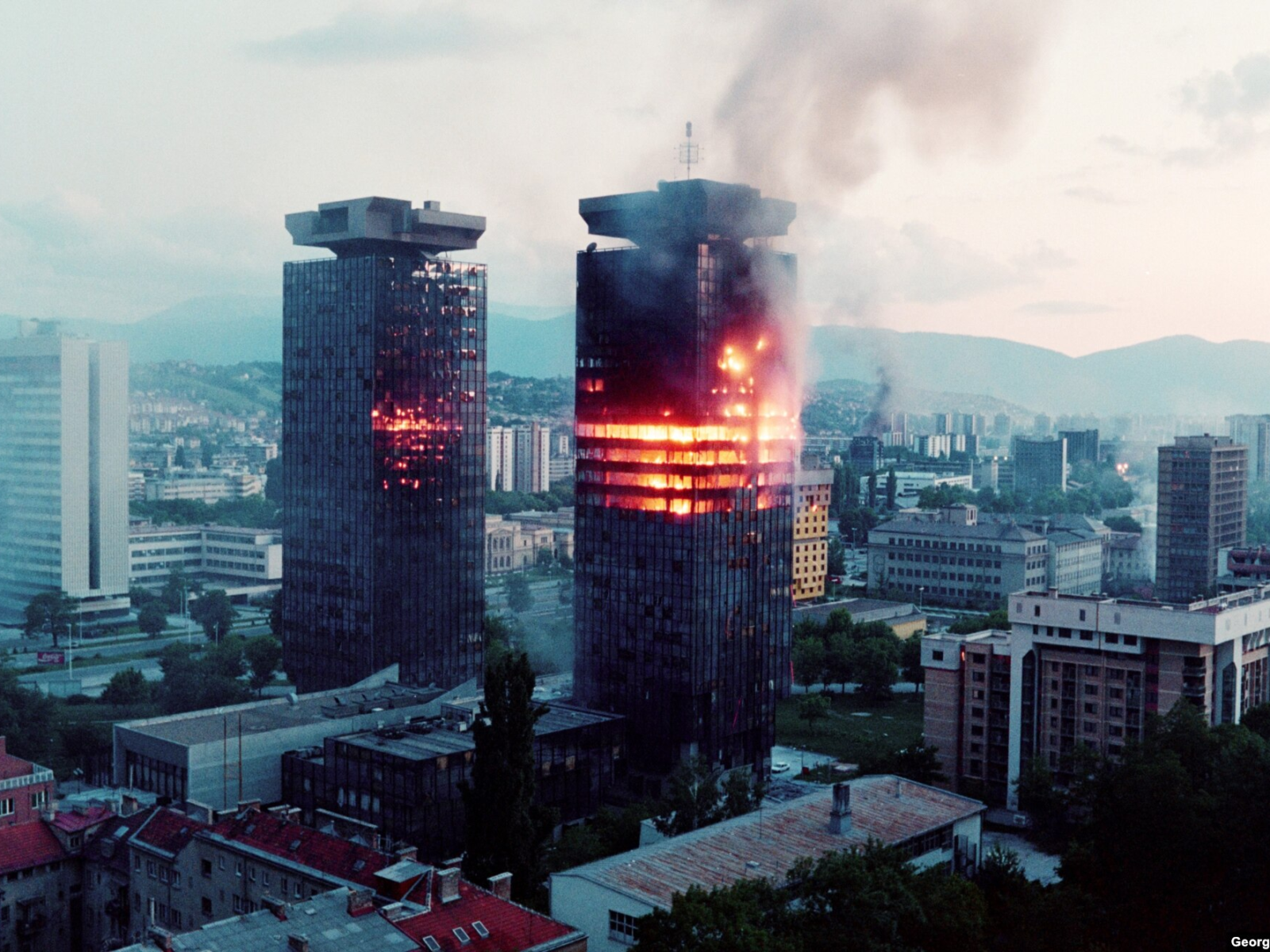A délszláv háború és a szarajevói „embervadászat”